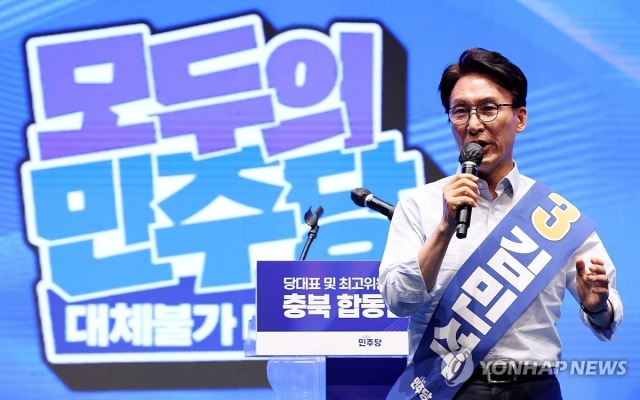 더불어민주당 김민석 당 대표 후보가 1일 충북 청주시 CJB미디어센터에서 열린 당대표·최고위원 순회경선 합동연설회에서 정견 발표를 하고 있다.(연합)