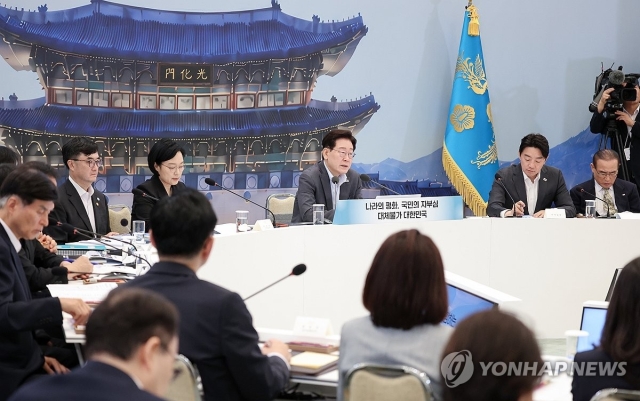 이재명 대통령이 5일 청와대 영빈관에서 열린 외교부·통일부·국방부·국가보훈부 등에 대한 부처 업무보고에서 발언하고 있다.[청와대통신사진기자단=연합]