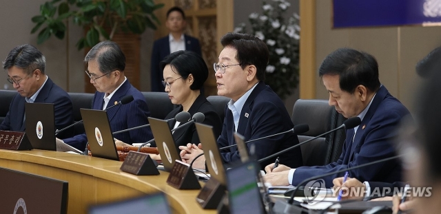 이재명 대통령이 11일 정부세종청사에서 열린 국무회의에서 발언하고 있다.(연합)