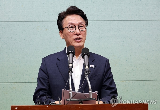 더불어민주당 김민석 당 대표 후보가 11일 전북특별자치도의회에서 기자회견을 하고 있다.(연합)