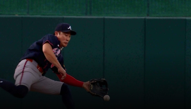 김하성이 2회말 수비에서 안타성 타구를 건져내고 있다.[mlb.com]
