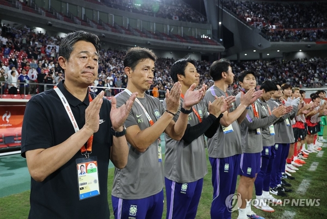 3일 일본 아이치현 도요타 스타디움에서 열린 2026 아이치·나고야 아시안게임 남자 축구 대한민국과 일본의 결승. 한국 이민성 감독이 선수들을 바라보고 있다. (연합)
