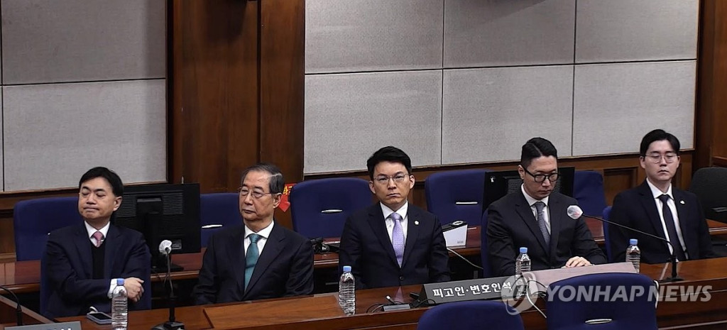 내란 중요임무 종사 혐의를 받는 한덕수 전 국무총리가 21일 서울중앙지법에서 열린 1심 선고 공판에 출석해 있다. [서울중앙지법 제공=연합]